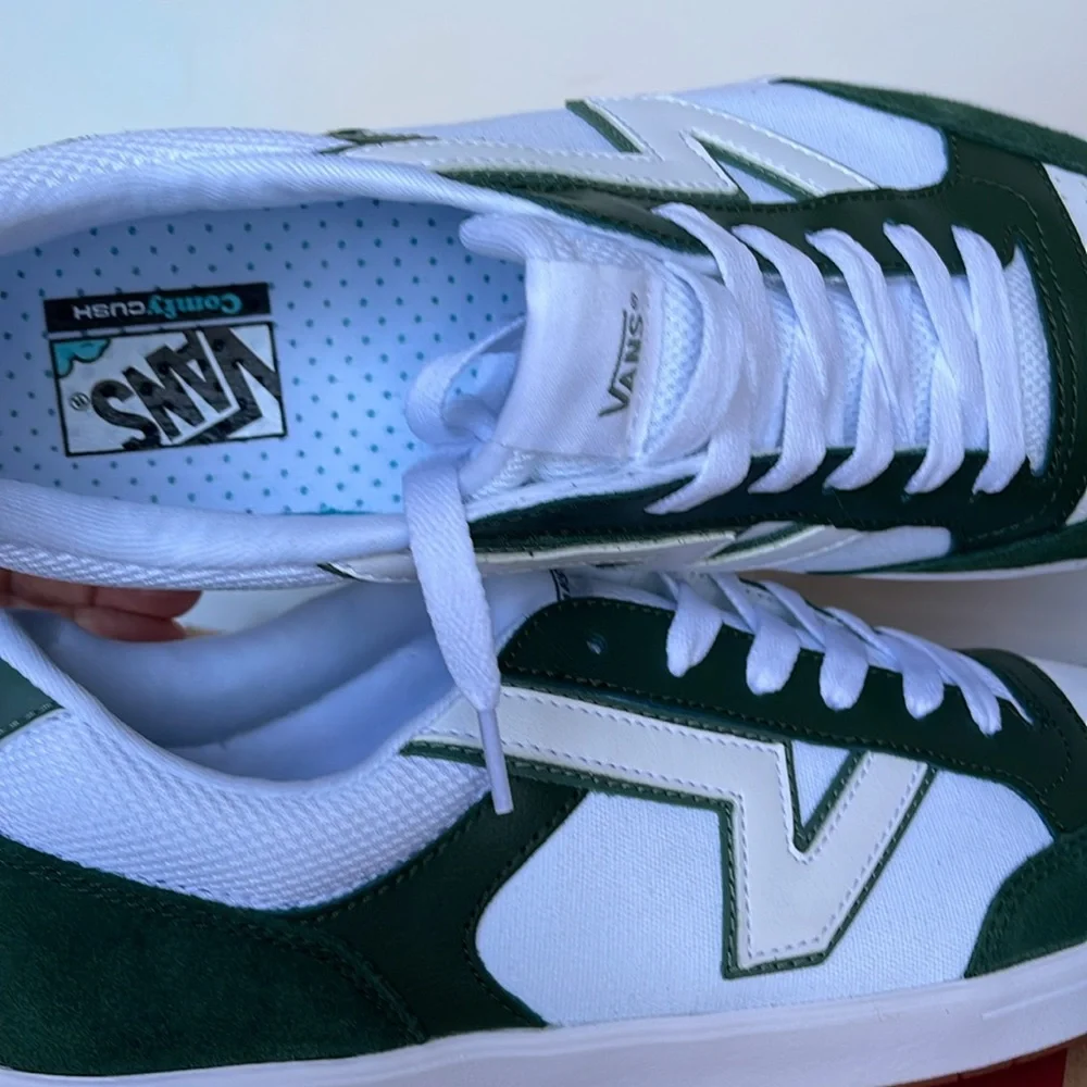 Vans Men’s Lowland Cc
New Varsity Green/White
VN0A7TNLY9H
Sneakers - Picture 14 of 16